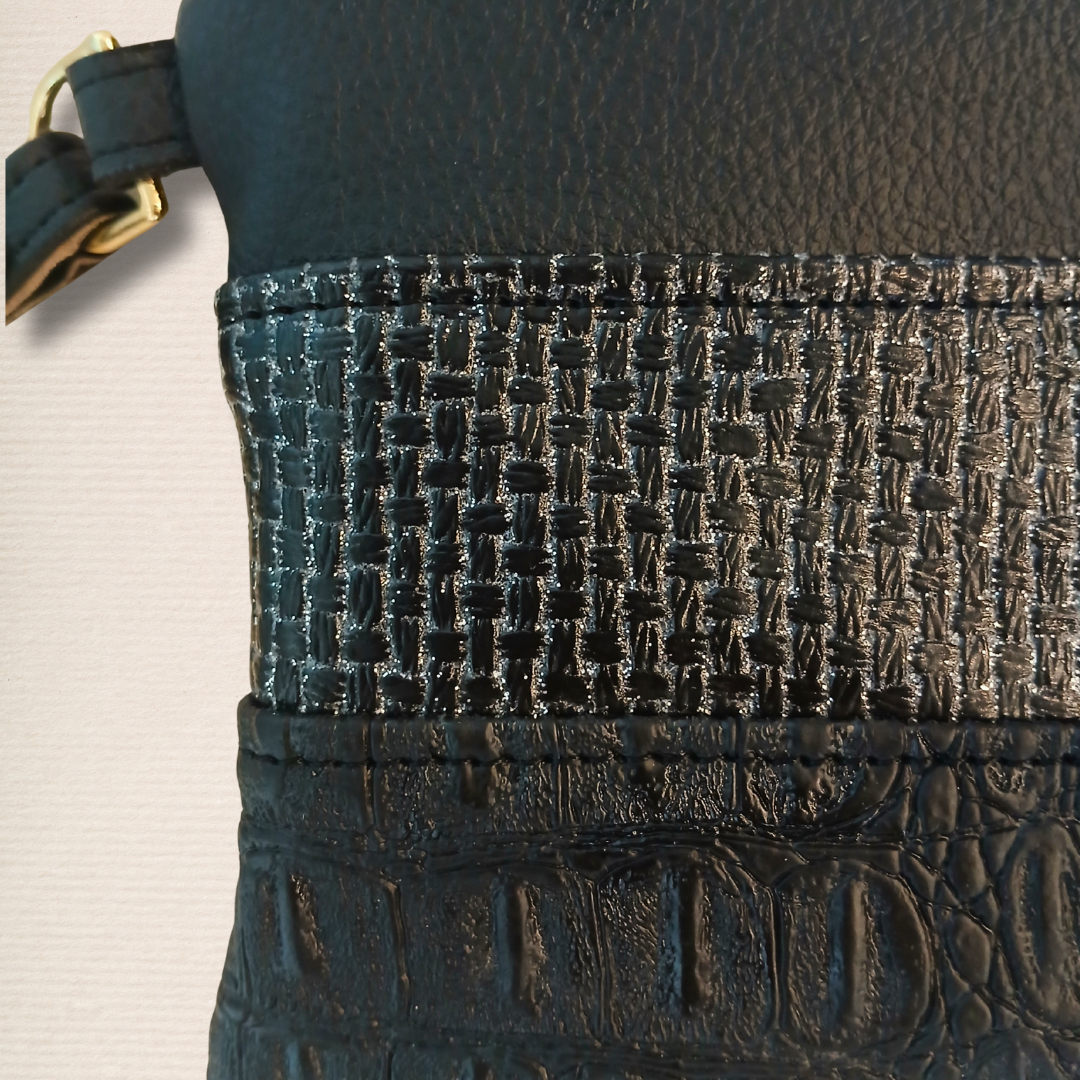 Classic Wristlet - Tri-Black